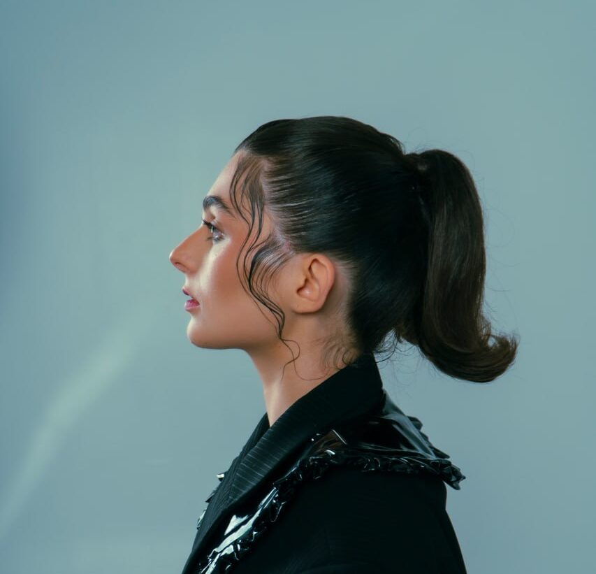 Rebeka Mikhaeli - українсько-єврейська грузинка,  співавторка хіта «Буревіями», презентує свій дебютний трек «KALYUZHA»