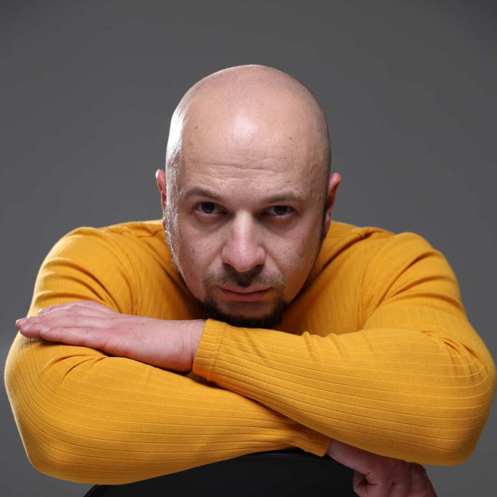 Hardly Ever представив зворушливу пісню для всіх батьків і дітей Hardly Ever представив зворушливу пісню для всіх батьків і дітей