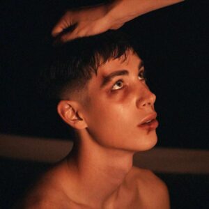 Queer rapper lilqueen has released a new track “RED TO BLACK AND BLUE”
