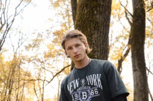 «У думках»: новий сингл Bysaha про невидиме кіно, яке крутиться в голові кожного