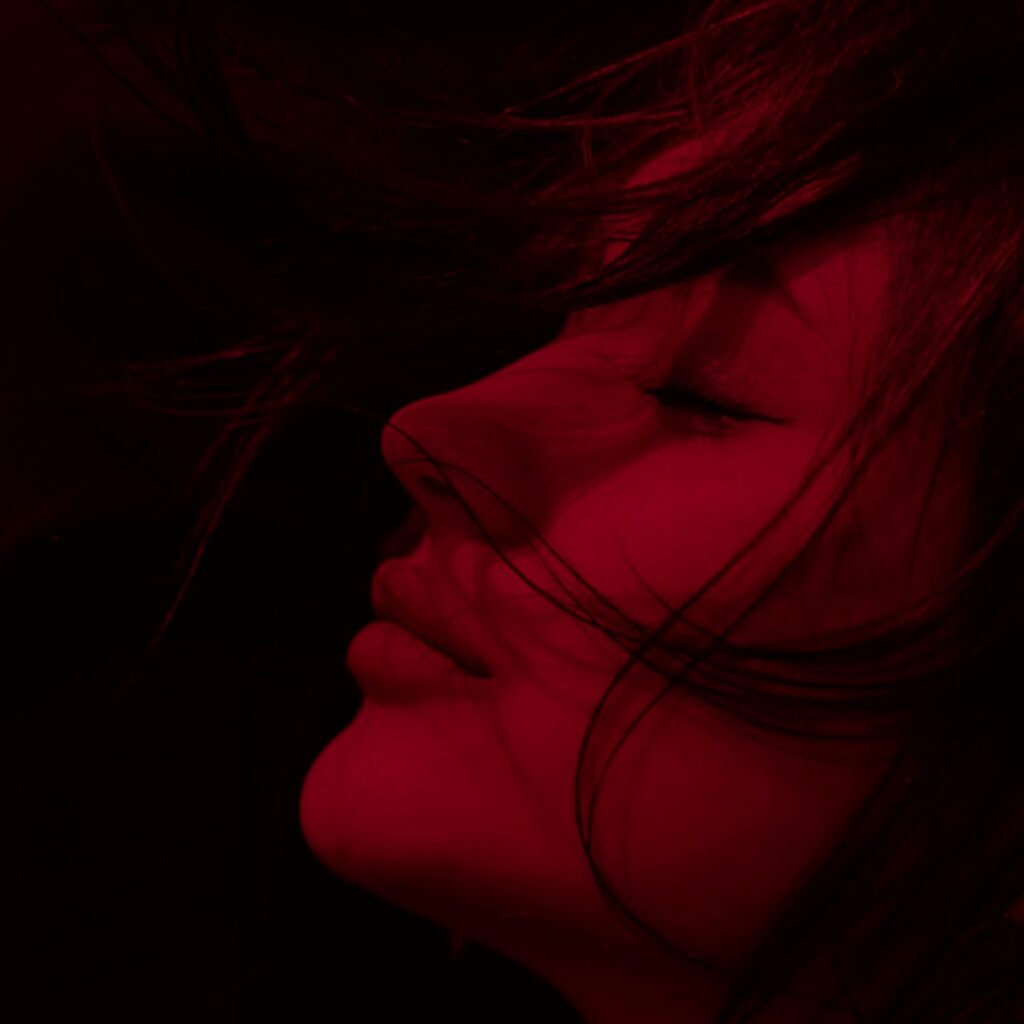 «Кома» - відвертий монолог Vic Tory про стосунки, що не витримали випробування щирістю