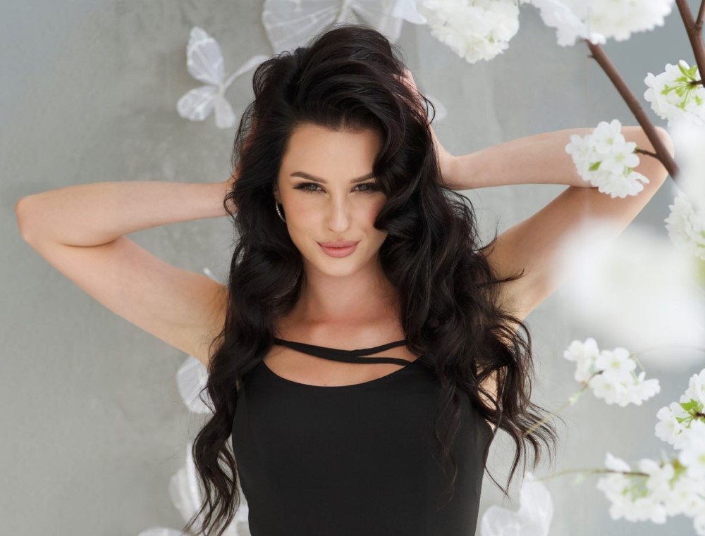 Вікі Роуз заспівала про найцінніше: “Батьки” — гімн вдячності та любові