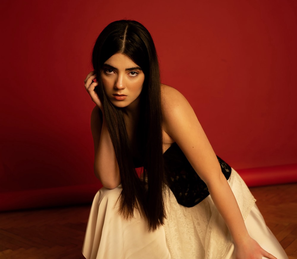 Гімн незламності та пам’яті роду: IMARY випускає емоційний сингл “Who Am I”