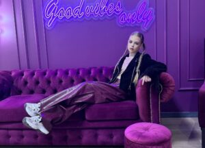 Прем’єра, що заряджає: дебютна пісня молодої артистки «Хочу танцювати»