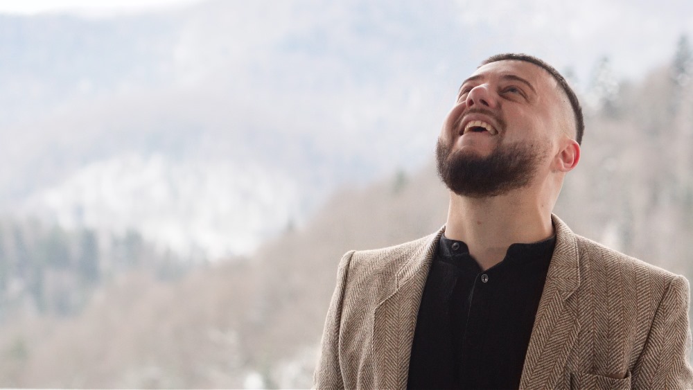 Український артист MoNaKiss розширює межі поп-рок сцени новим драйвовим треком