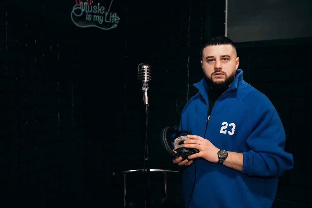 MoNaKiss дебютував у радіо- та телевізійному ефірі: новий етап у кар’єрі артиста