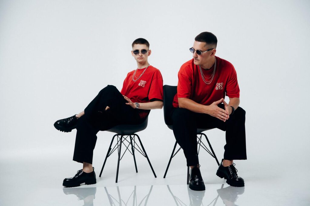 KOLABA та Оля Цибульська презентували сучасну версію хіта Миколи Мозгового «Гадаю я, гадаю»