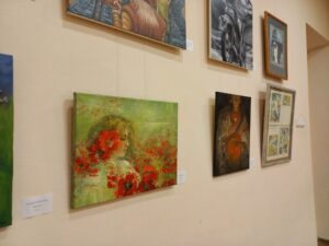 «Світло жінки»: у Києві відкрилася благодійна виставка про силу та незламність українки