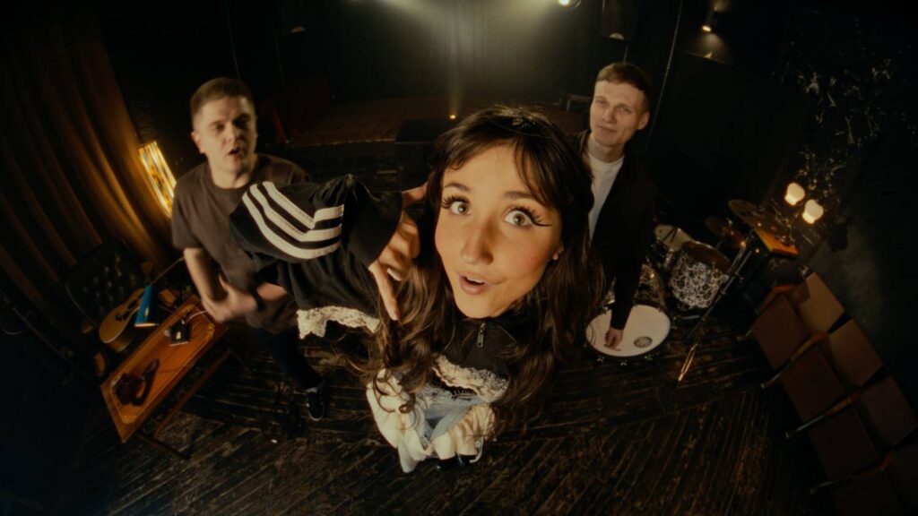 VICTORIA NIRO презентує новий хіт «Ало, це хто» та оголошує всеукраїнський тур