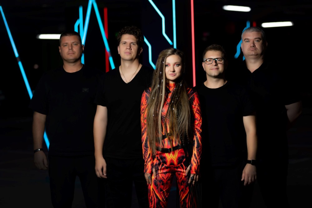 Валерія Охтирчанка та Зразково-показовий оркестр ЗСУ презентували відеороботу на вірш Лесі Українки “Хто вам сказав, що я слабка”