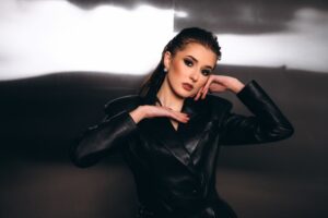 Нова сторінка української попмузики: Софія Винник презентує трек DOTYK