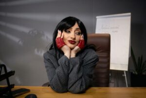 Українська співачка TINA PETRIV випустила сучасну версію пісні «Любий, кохай мене»