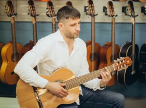 У новому синглі «Мета» український артист SLŸCH розповідає про шлях через біль до себе