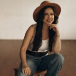 «Dallas» – музична історія про мрії, сумніви й сміливість бути собою від VYNOHRADOVA