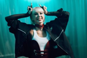 Lina Tion випустила сингл «Повтори» — історію про кохання, яке переходить межу між почуттям і нав'язливою одержимістю