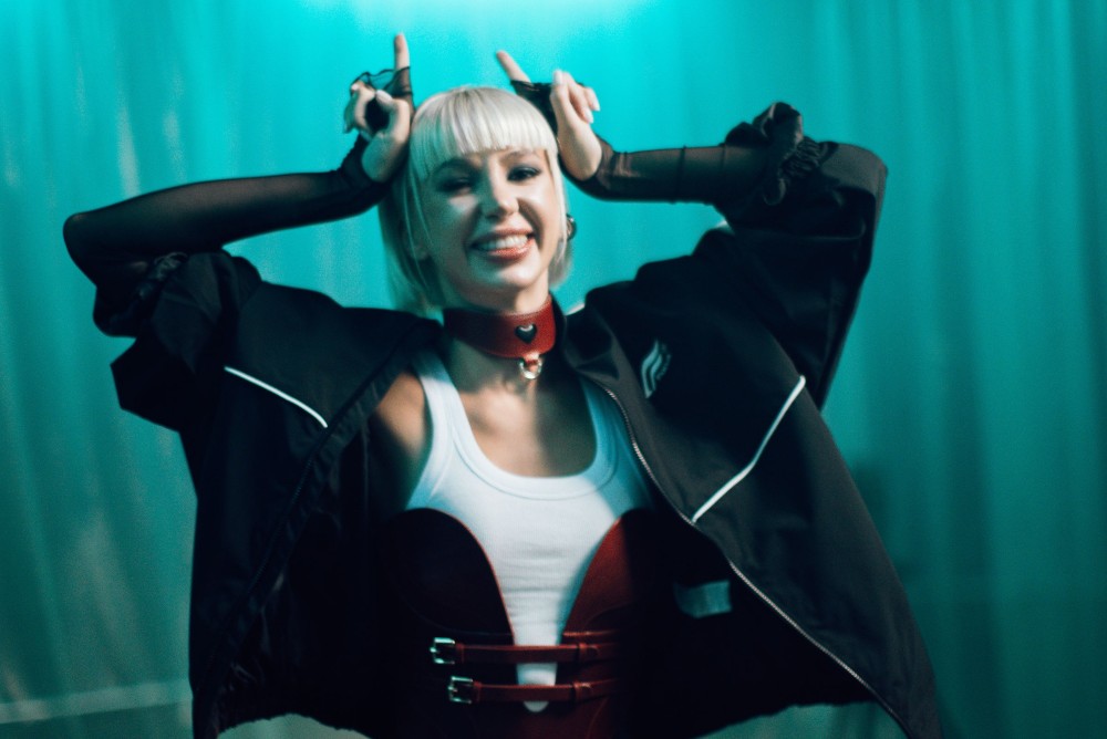 Lina Tion випустила сингл «Повтори» — історію про кохання, яке переходить межу між почуттям і нав'язливою одержимістю