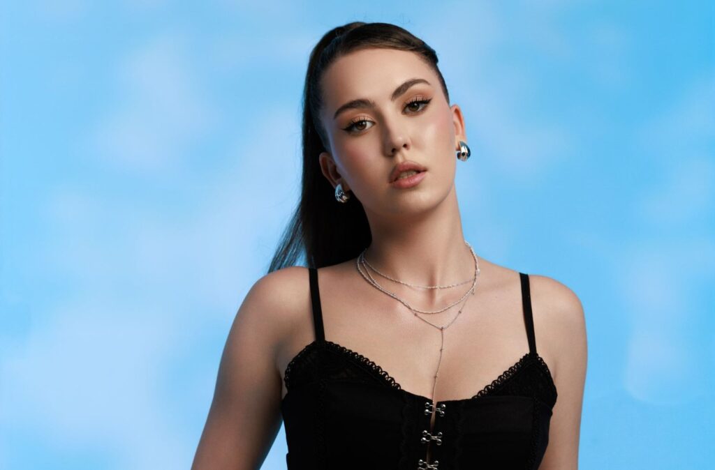 TAÝNA запустила новий звук у TikTok: слухайте «Спалахну»
