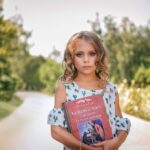 10-річна Амелія Турильова представила пісню «Казки» про дитинство, яке забрала війна