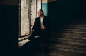 GORRIY заспівав про любов, самотність і силу людської близькості у новій пісні «Люди»
